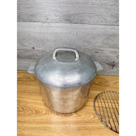 Vintage Wagner Ware Sidney-0 Magnalite 8 Qt. Dutch Oven Pot #4738-P W/ Lid - Picture 1 of 13